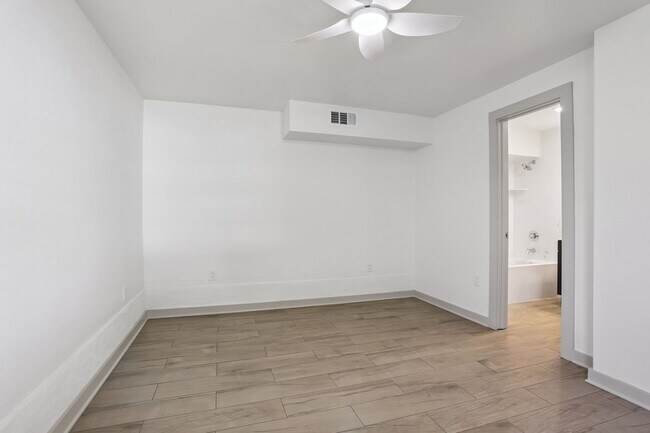 Photo - 720 Spain St