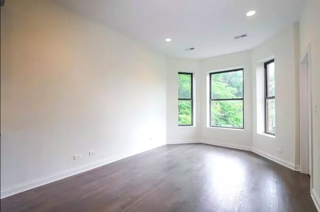 Photo - 2852 W Shakespeare Ave Unidad 3