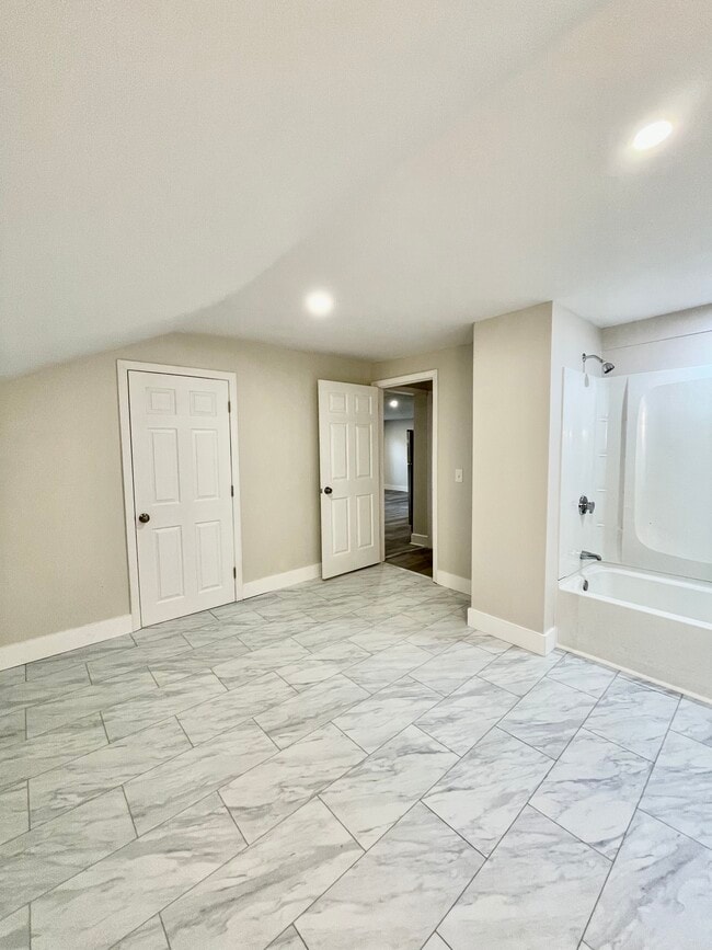 Photo - 16 Crompton St Unit 1