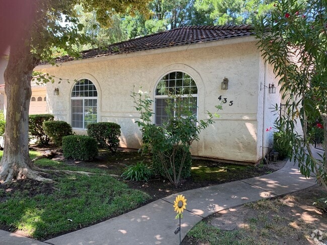 Building Photo - 435 Mission Santa Fe Cir Rental