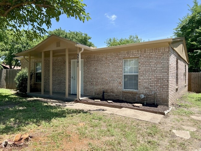 Photo - 3701 Radford Rd House