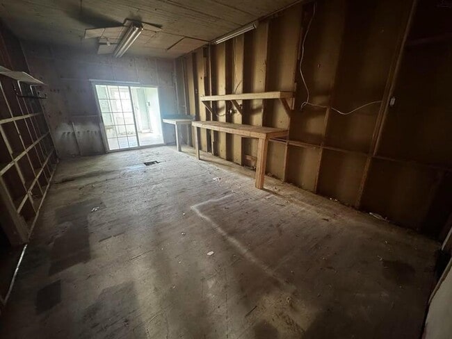 Building Photo - 3201 Southwest Dr