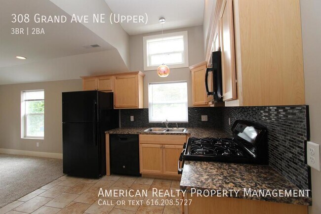 Photo - 308 Grand Ave NE
