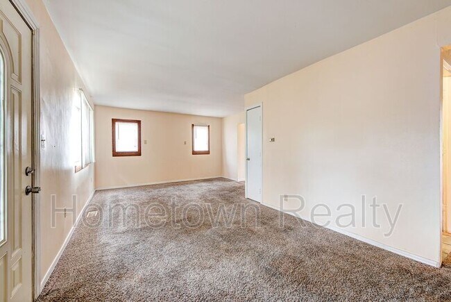 Photo - 2200 N St Luke Ave