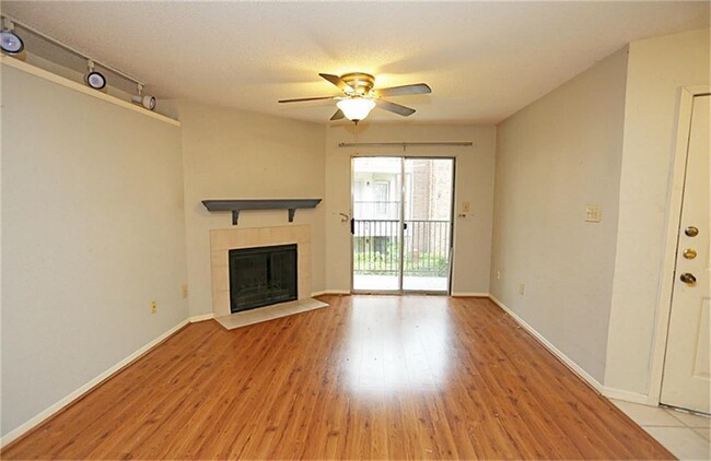 Photo - 2121 Hepburn St Condo Unit 613