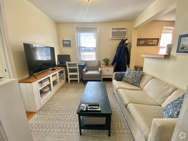 Building Photo - 373 Western Ave Unit 3 Rental