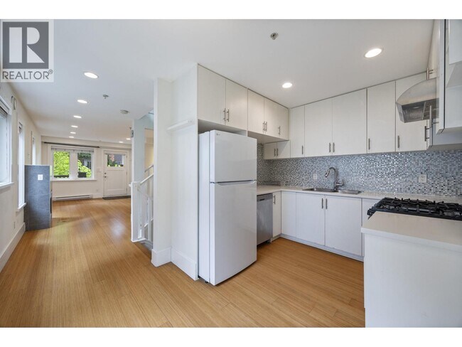 Photo - 67 E 16th Ave
