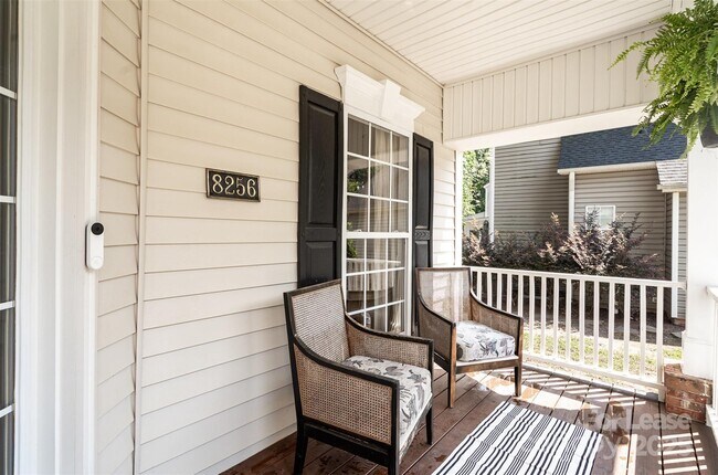 Photo - 8256 Chatham Oaks Dr