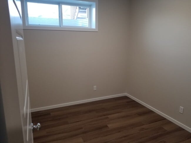 Photo - 17816 73 St NW