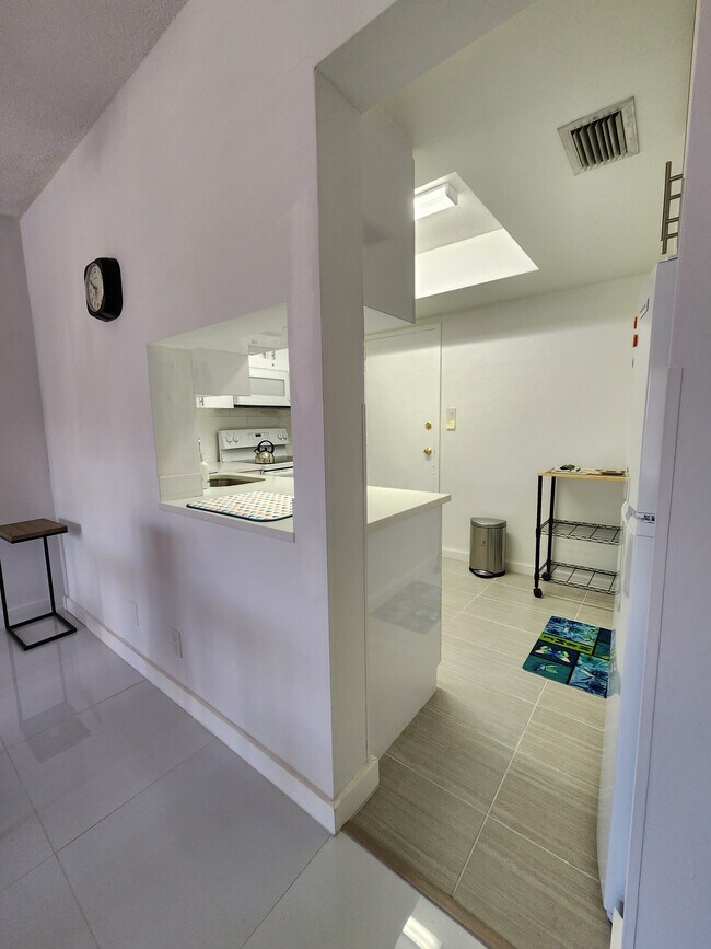 Photo - 1400 NE 169th St