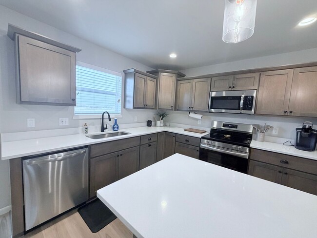 Photo - 3 Bed / 2.5 Bath Brand New House in Waunakee, WI!