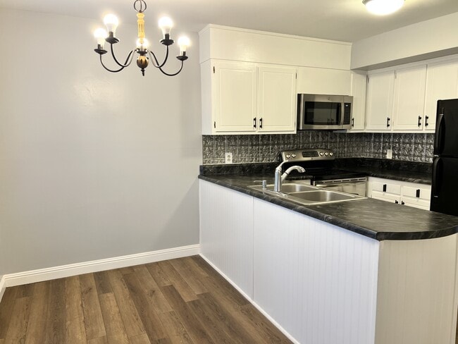 Photo - 303 E Montcastle Dr