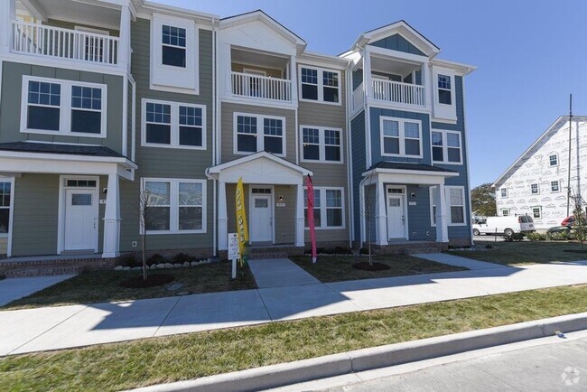 Building Photo - Gorgeous Townhouse with Ocean Views!