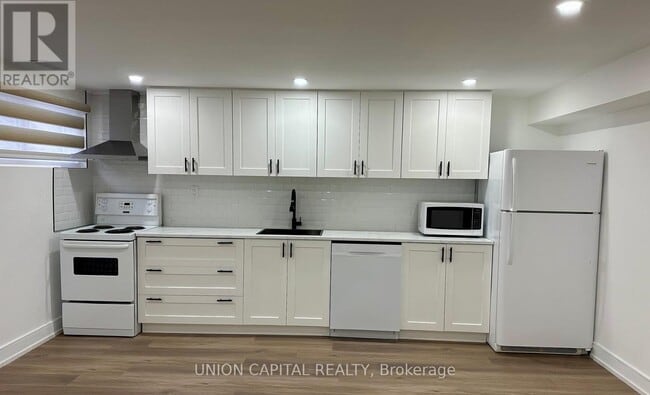 Photo - 29 Broadlands Blvd