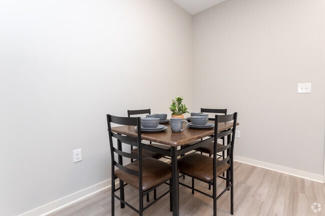 3BR, 2BA - 1,117 SF - Dining Area