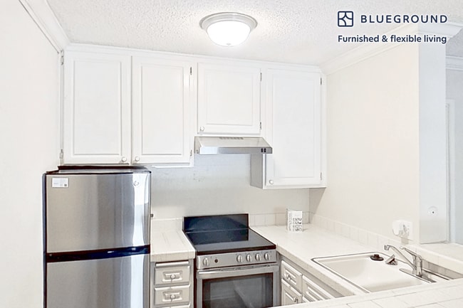 Photo - 555 W Middlefield Rd Unidad FL3-ID6389A