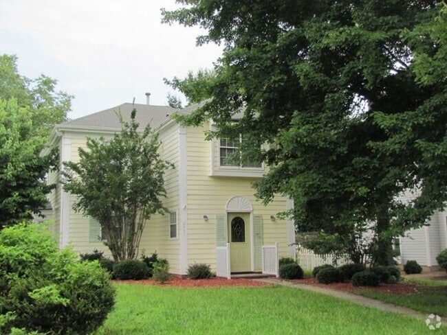 Building Photo - Lovely 3-Bedroom Home in the Hilltop/Faire...