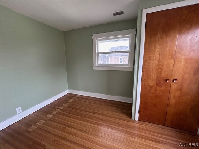 Photo - 475 Potters Rd