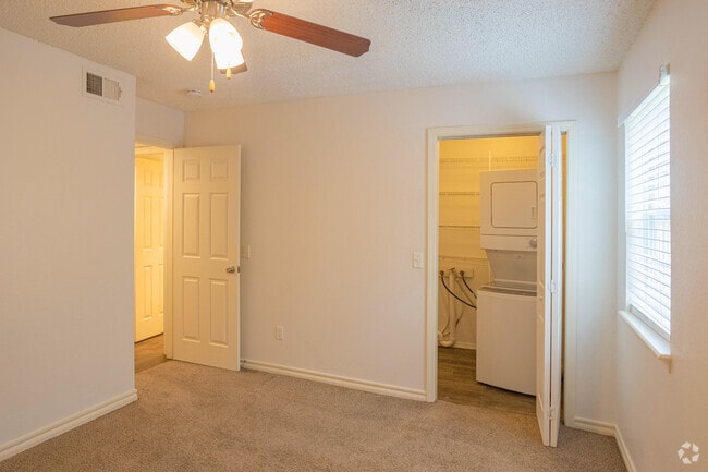 1BR, 1BA - 625SF