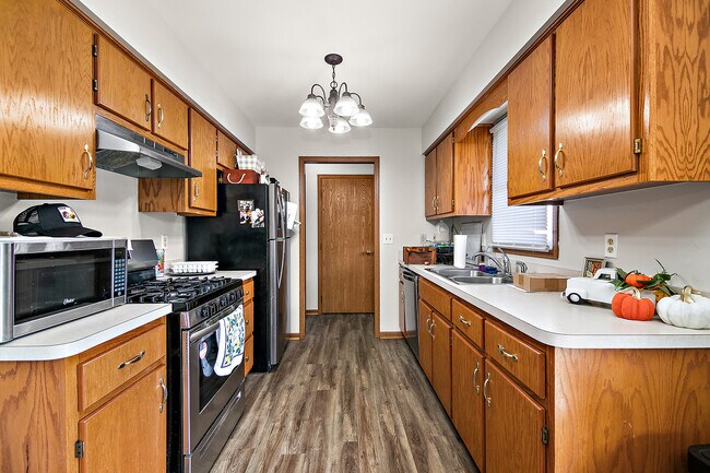 Photo - 315 N School St