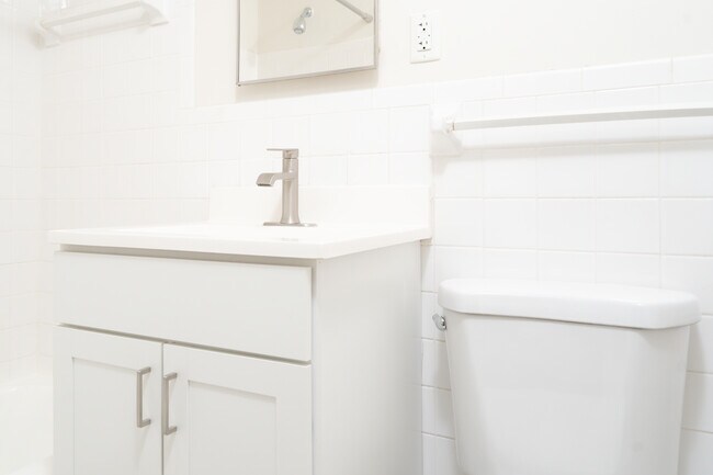 Photo - Highcroft Manor Apartments Located in Wayzata, MN