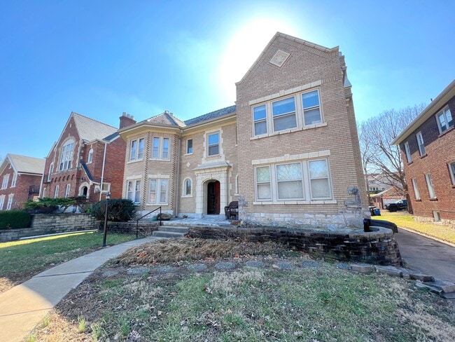 Building Photo - 7260 Pershing Ave Unit 1E