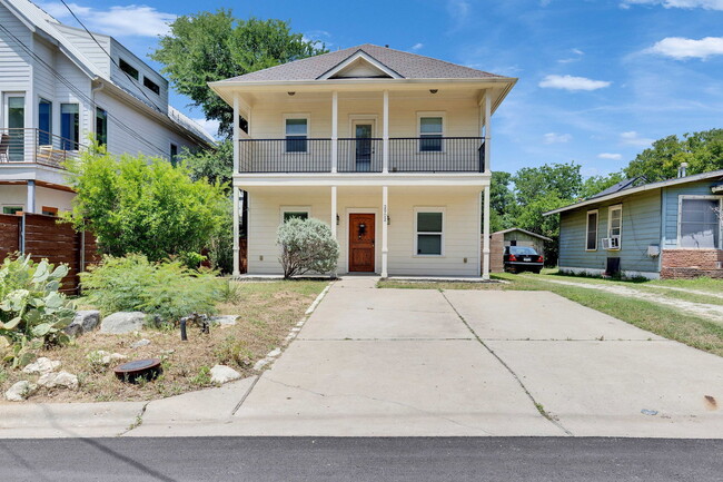 Building Photo - 2902 E 13th St
