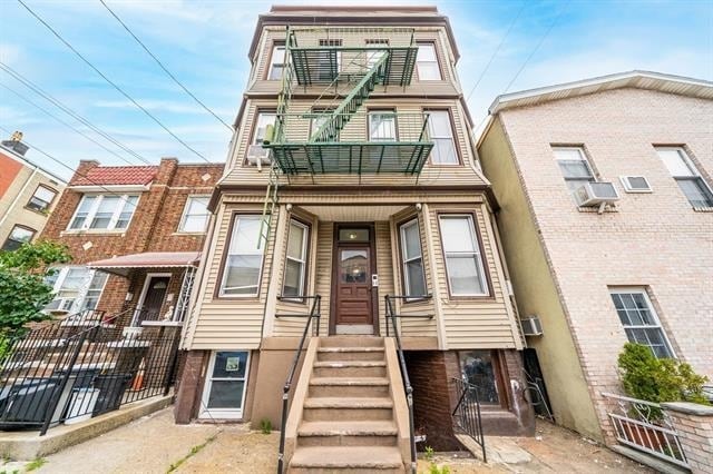 Building Photo - 198 Griffith St Rental