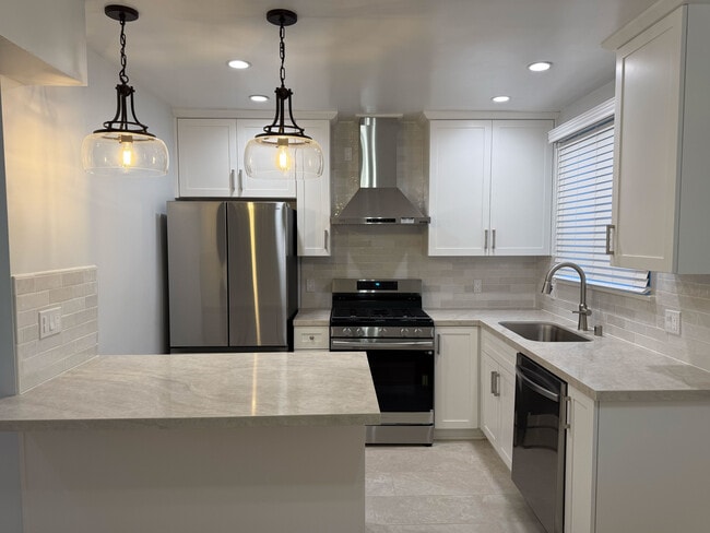 4125 W Toluca Lake Ave