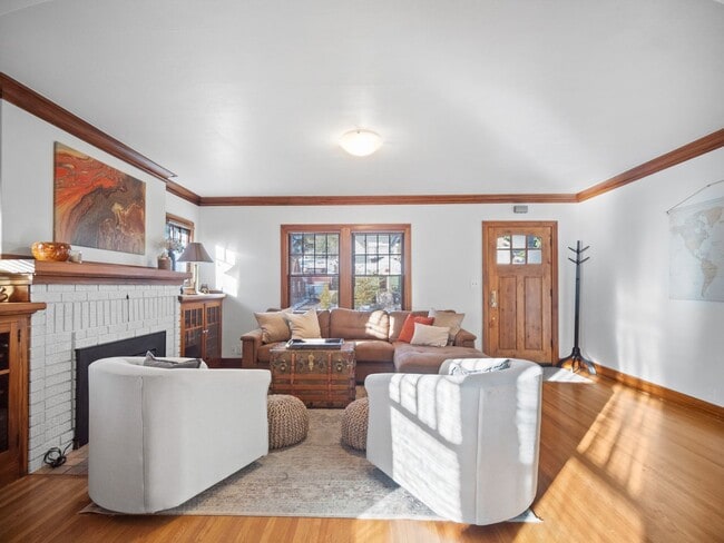 811 W 13th Ave