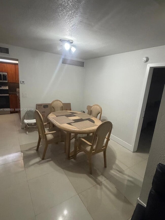 Photo - 20320 NE 3rd Ct Unidad 3