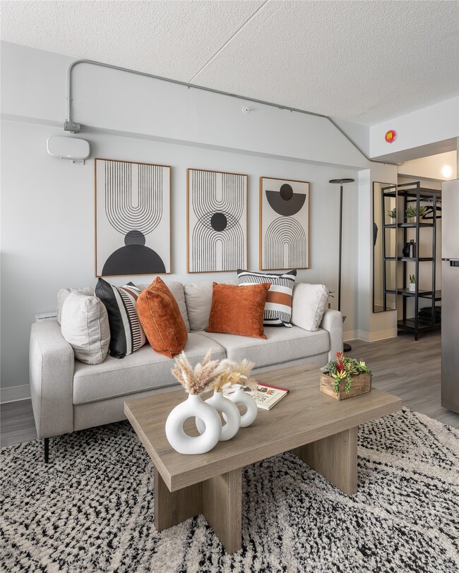 Photo - 16 W 10th St