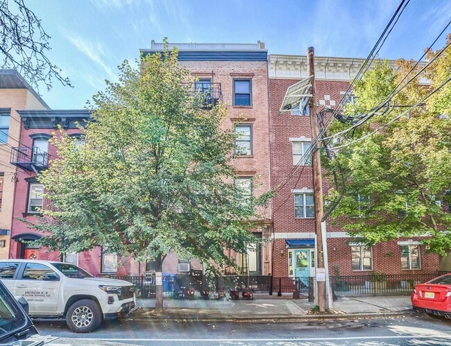 Building Photo - 222 Bloomfield St Unit 2R Rental