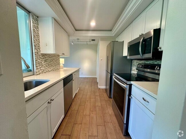 Building Photo - 455 NE 29th St Rental