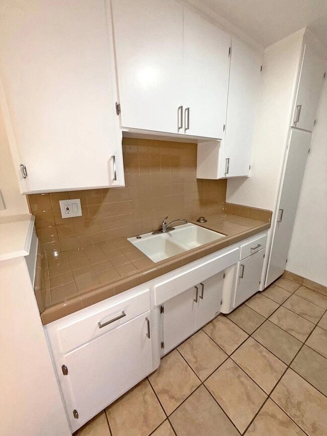 Photo - 1852 N Wilton Pl Unidad 3