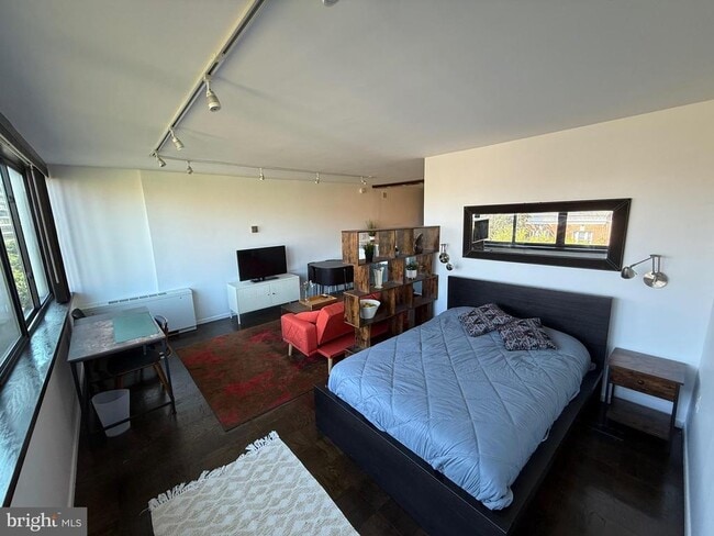 Photo - 2030 F St NW Unit 606