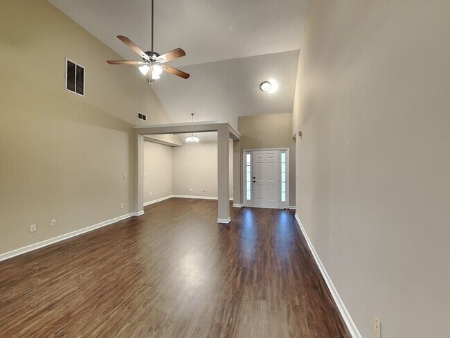 Photo - 1621 Isleworth Cir