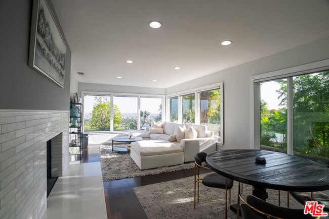 Photo - 1438 Davies Dr