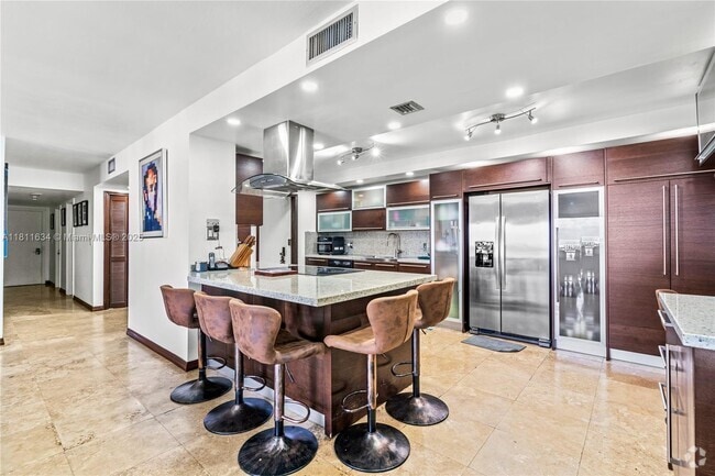 Building Photo - 1800 NE 114th St Unit 811 Rental