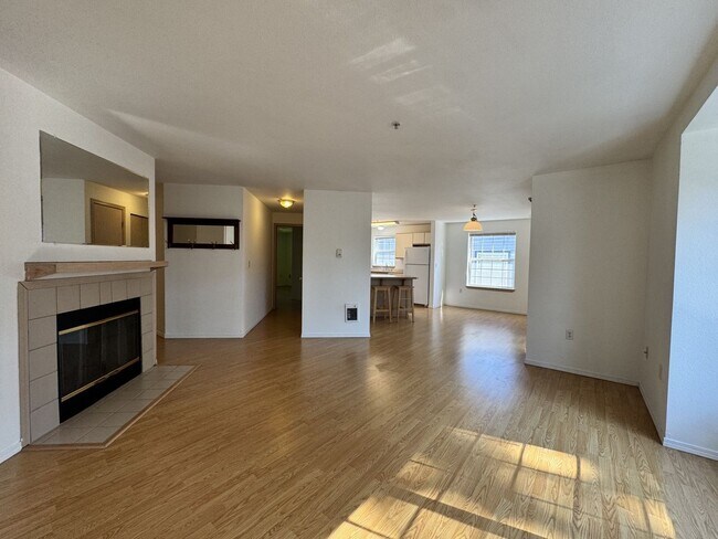 Photo - Spacious 3 bed 1.75 bath top floor unit in Des Moines