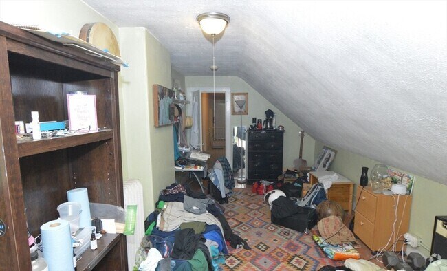 Building Photo - 32 Linden St Unit 2 Rental