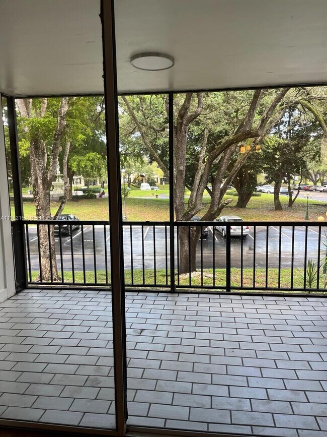 Photo - 3660 Inverrary Dr Unit 2I