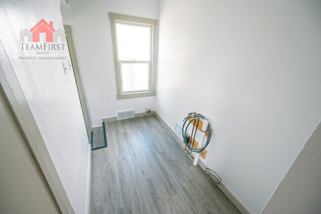 Photo - 1406 Lawe St House