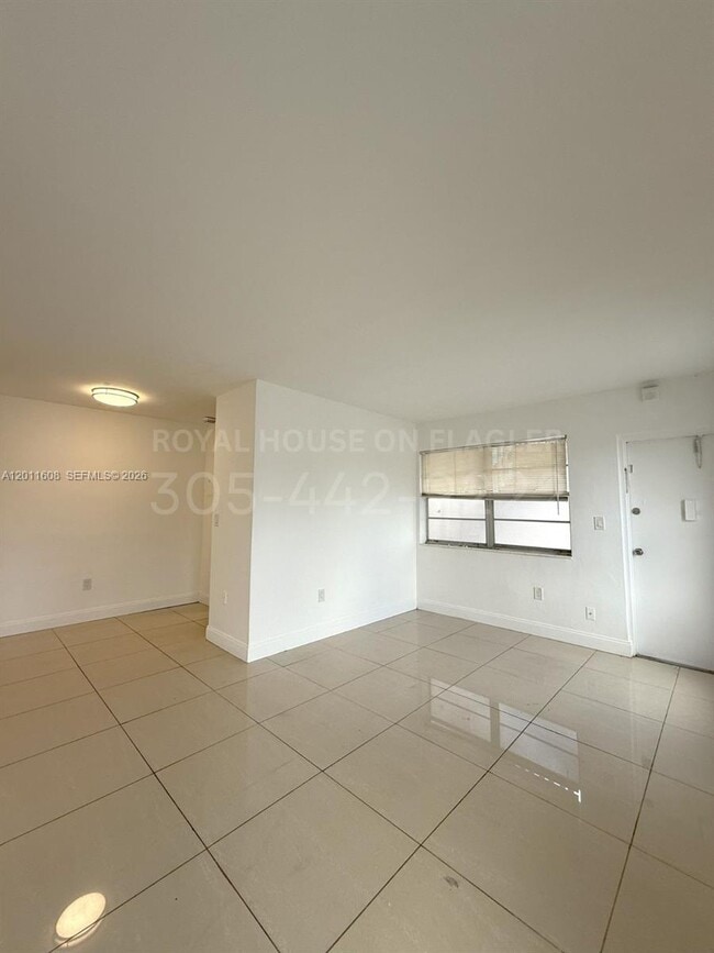 Building Photo - 4410 W Flagler St Unit 108