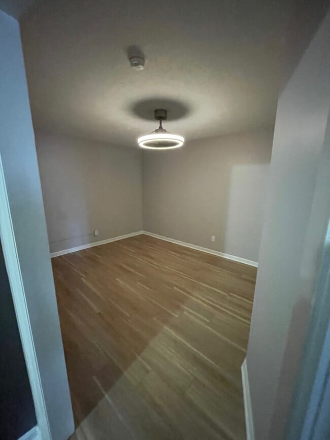 livingroom - 919 Pennsylvania Ave Unit Apt 2