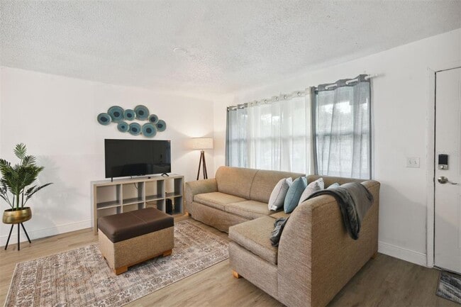 Photo - 1024 Manor Dr