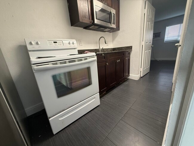 Photo - 37 SW 14th St Unidad 9