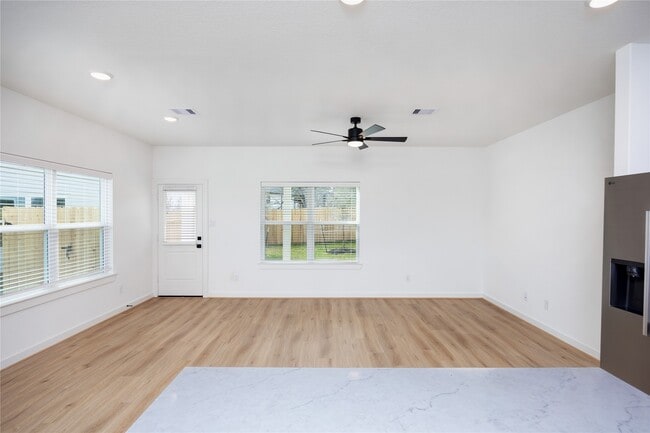 Building Photo - 2027 Longmire Villas Ct