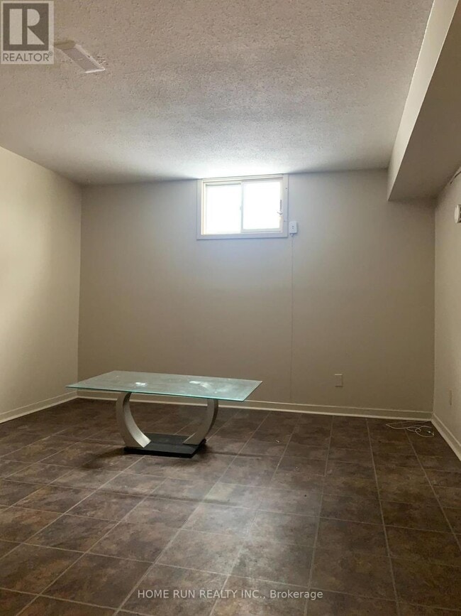 Photo - 859 Tavistock Rd Unité 3