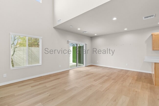 Photo - 2030 East Michigan Ave